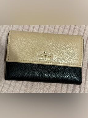 Kate Spade ♠️ Two-Tone Light Tan and Black Pebbled Leather Wallet